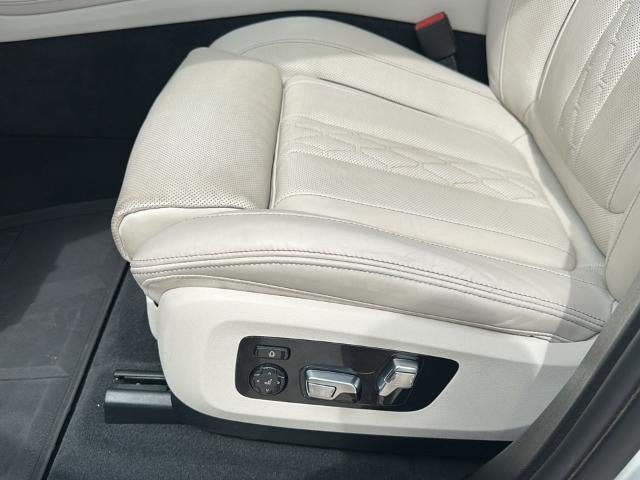 2024 BMW X7 M60i Sports Activity Vehicle