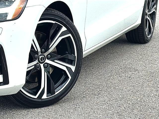 2024 Volvo S60 B5 AWD Core Dark Theme