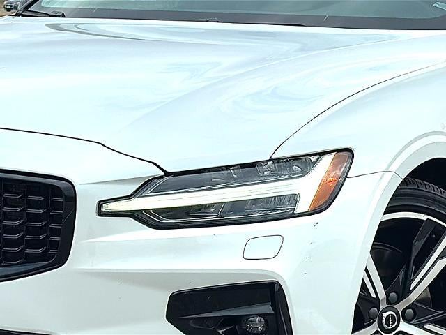 2024 Volvo S60 B5 AWD Core Dark Theme