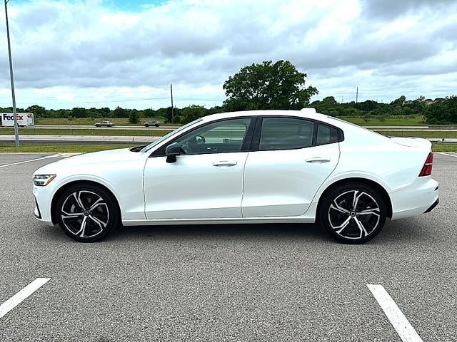 2024 Volvo S60 B5 AWD Core Dark Theme