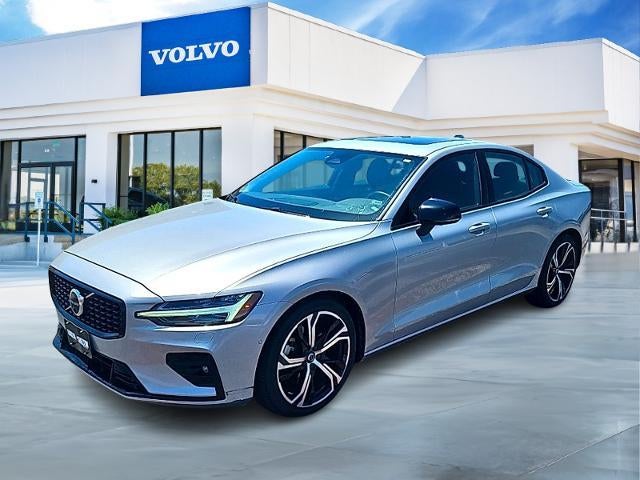 2024 Volvo S60 B5 AWD Plus Dark Theme