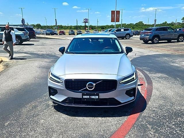 2024 Volvo S60 B5 AWD Plus Dark Theme
