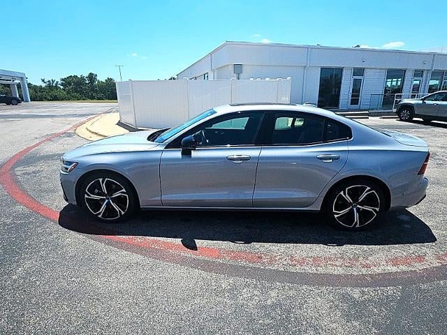 2024 Volvo S60 B5 AWD Plus Dark Theme