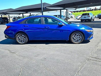 2024 Hyundai ELANTRA SEL IVT