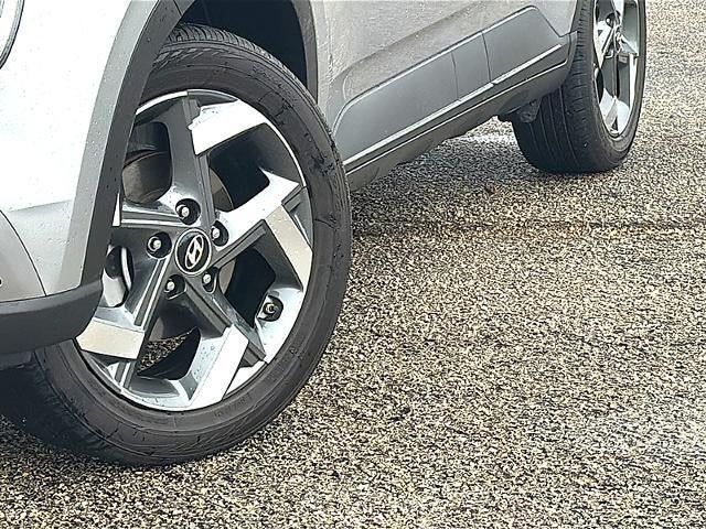 2025 Hyundai VENUE SEL IVT