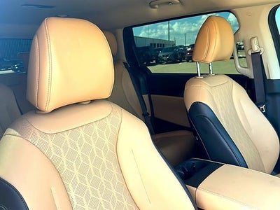 2024 Kia Carnival LX FWD