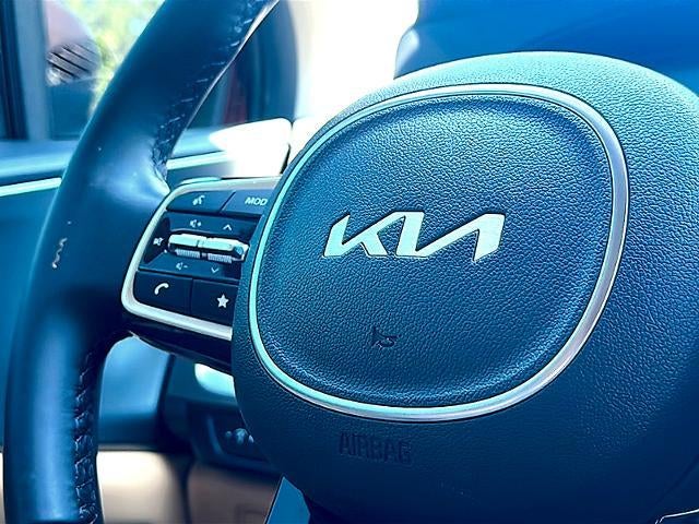 2024 Kia Carnival LX FWD