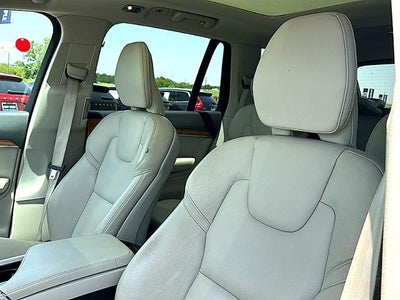 2022 Volvo XC90 T6 AWD Momentum 6P