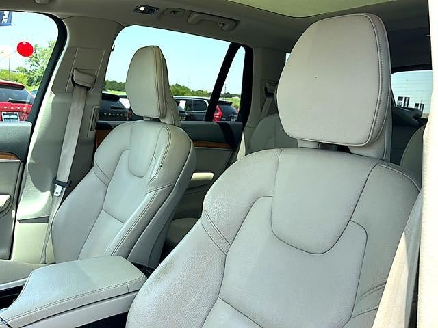 2022 Volvo XC90 T6 AWD Momentum 6P