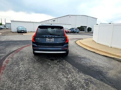 2022 Volvo XC90 T6 AWD Momentum 6P
