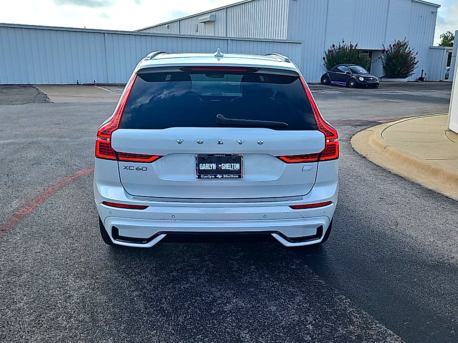 2024 Volvo XC60 Recharge Plug-In Hybrid T8 Ultimate Dark Theme