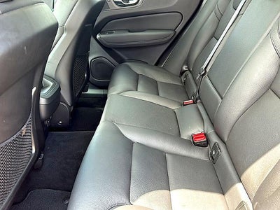 2022 Volvo XC60 B5 AWD Momentum