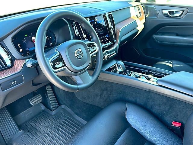 2023 Volvo XC60 B5 AWD Plus Dark Theme