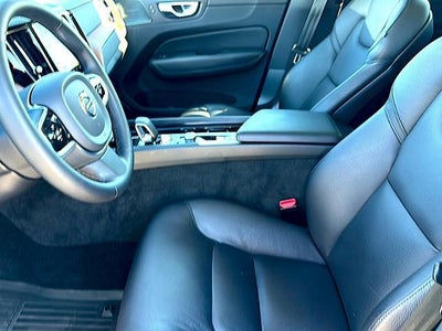 2023 Volvo XC60 B5 AWD Plus Dark Theme