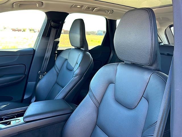 2023 Volvo XC60 B5 AWD Plus Dark Theme