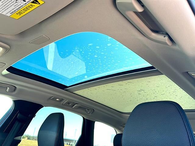 2023 Volvo XC60 B5 AWD Plus Dark Theme