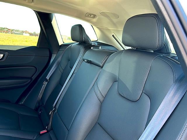 2023 Volvo XC60 B5 AWD Plus Dark Theme