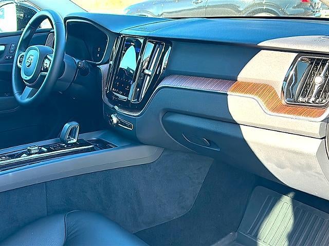 2023 Volvo XC60 B5 AWD Plus Dark Theme