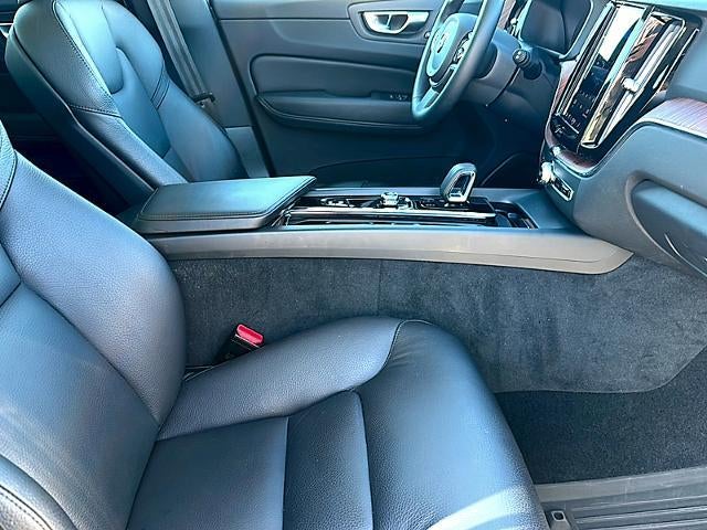 2023 Volvo XC60 B5 AWD Plus Dark Theme