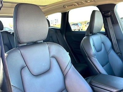 2023 Volvo XC60 B5 AWD Plus Dark Theme