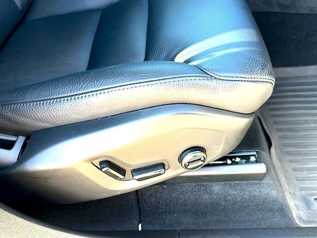 2023 Volvo XC60 B5 AWD Plus Dark Theme