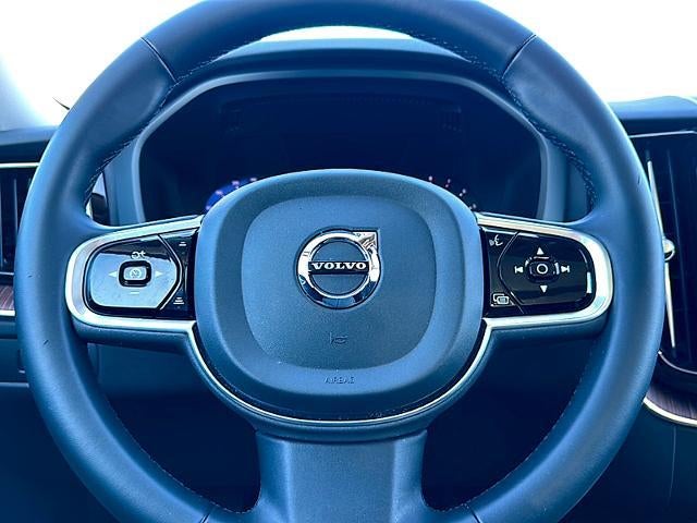 2023 Volvo XC60 B5 AWD Plus Dark Theme