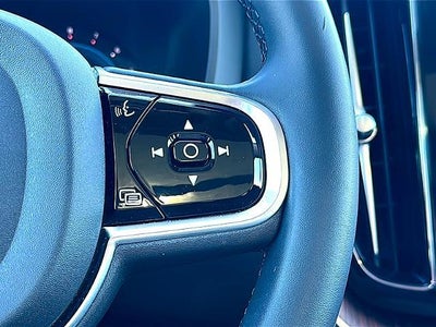 2023 Volvo XC60 B5 AWD Plus Dark Theme