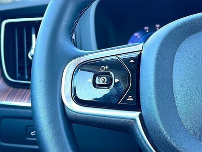 2023 Volvo XC60 B5 AWD Plus Dark Theme