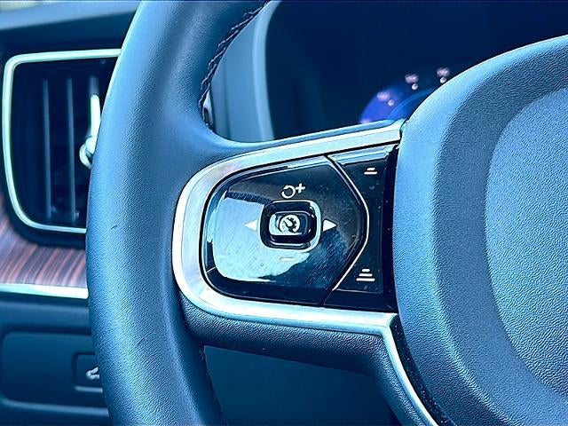 2023 Volvo XC60 B5 AWD Plus Dark Theme