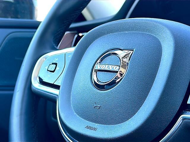 2023 Volvo XC60 B5 AWD Plus Dark Theme