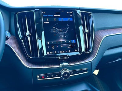 2023 Volvo XC60 B5 AWD Plus Dark Theme