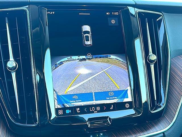 2023 Volvo XC60 B5 AWD Plus Dark Theme