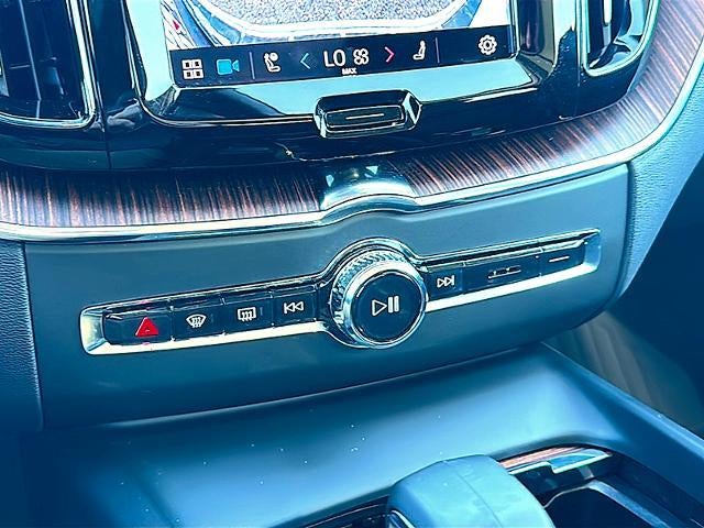 2023 Volvo XC60 B5 AWD Plus Dark Theme