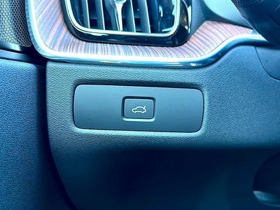 2023 Volvo XC60 B5 AWD Plus Dark Theme