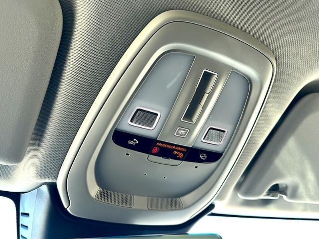 2023 Volvo XC60 B5 AWD Plus Dark Theme