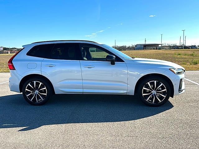 2023 Volvo XC60 B5 AWD Plus Dark Theme