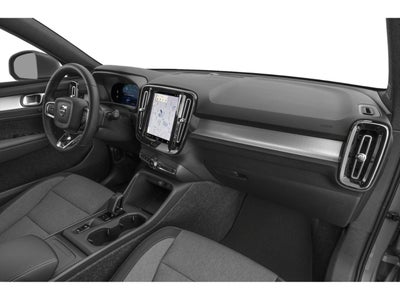 2025 Volvo XC40 B5 AWD Plus Dark Theme