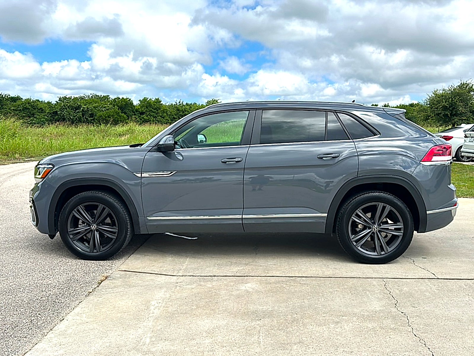 2021 Volkswagen Atlas Cross Sport 3.6L V6 SE w/Technology R-Line