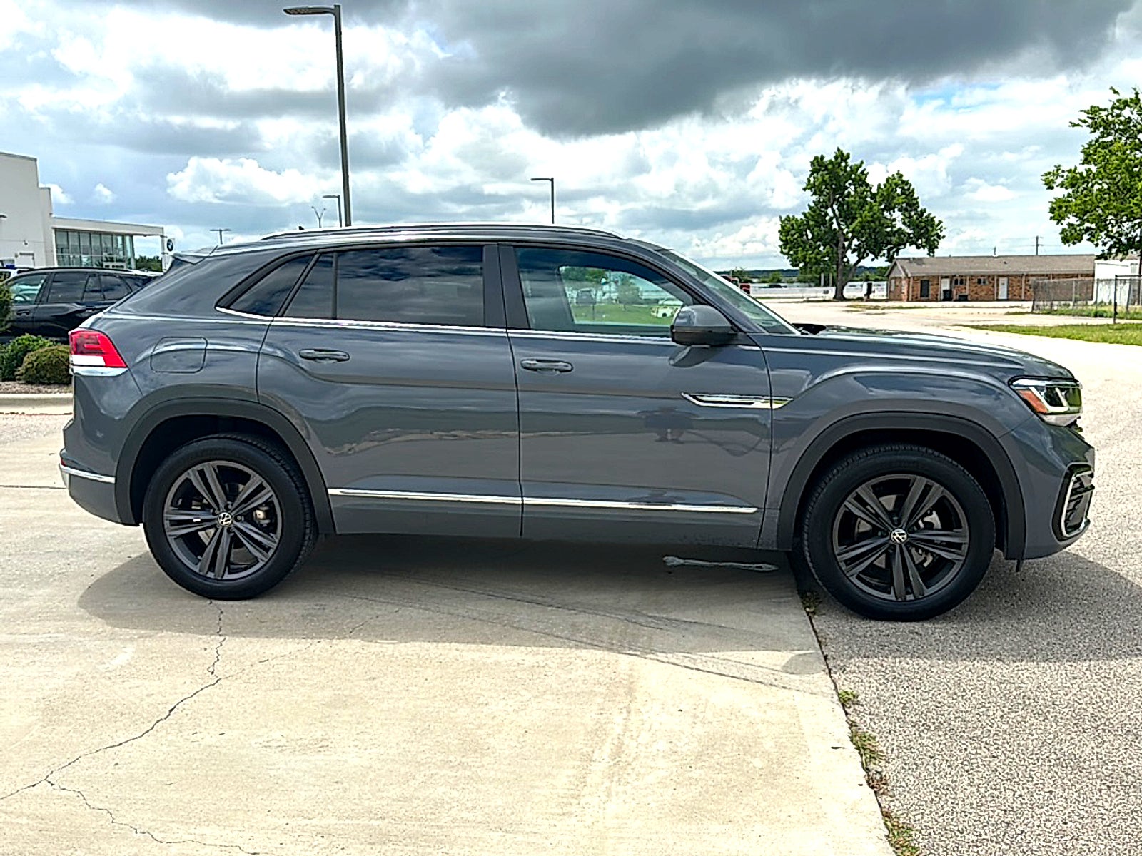 2021 Volkswagen Atlas Cross Sport 3.6L V6 SE w/Technology R-Line